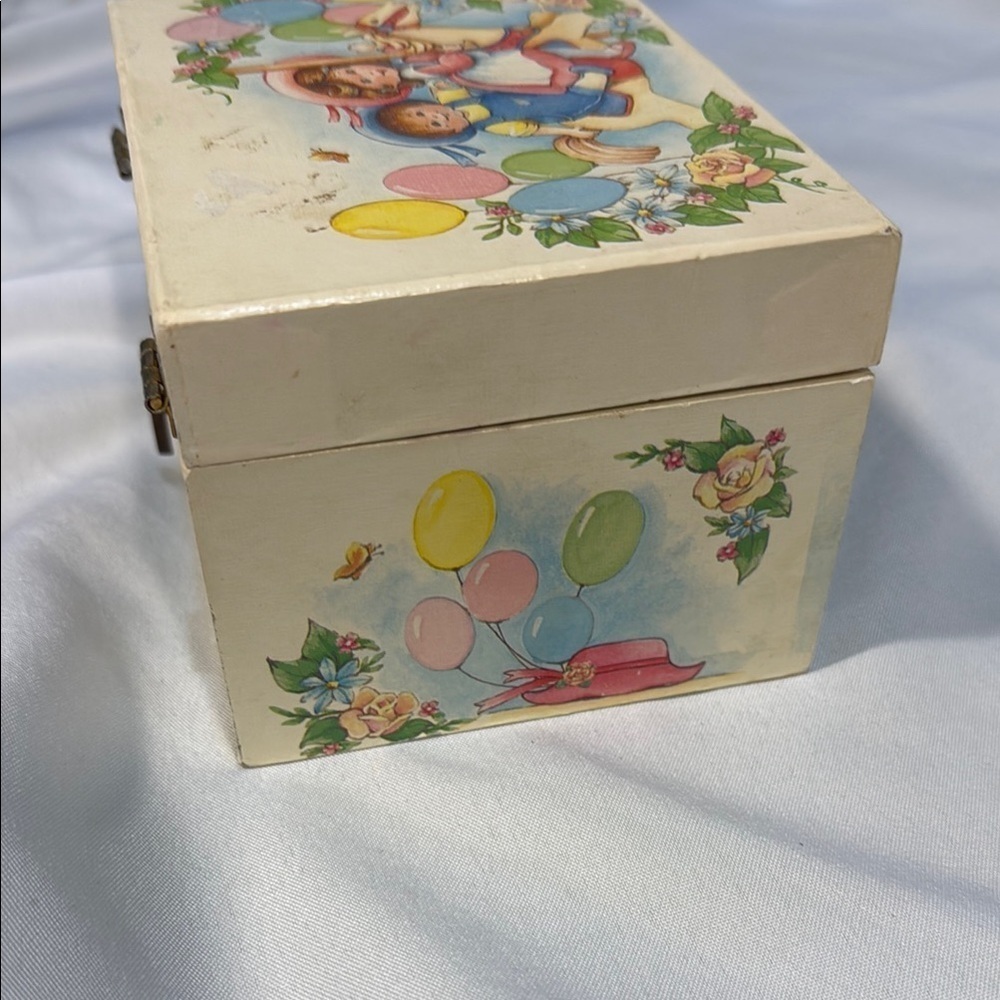 Vintage Dancing Ballerina Jewelry / Music Box with Carousel Design - Picture 10 of 14